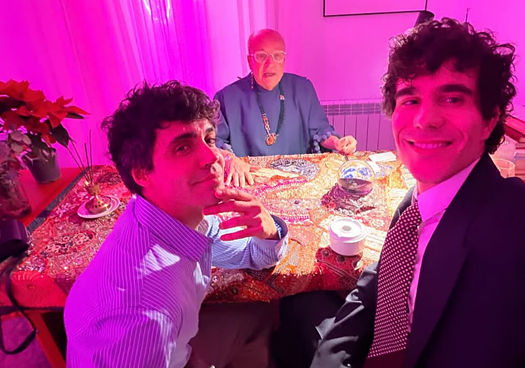 Los Javis reaparecen juntos para celebrar su fiestón de Nochevieja, este año con Úrsula Corberó y Rappel